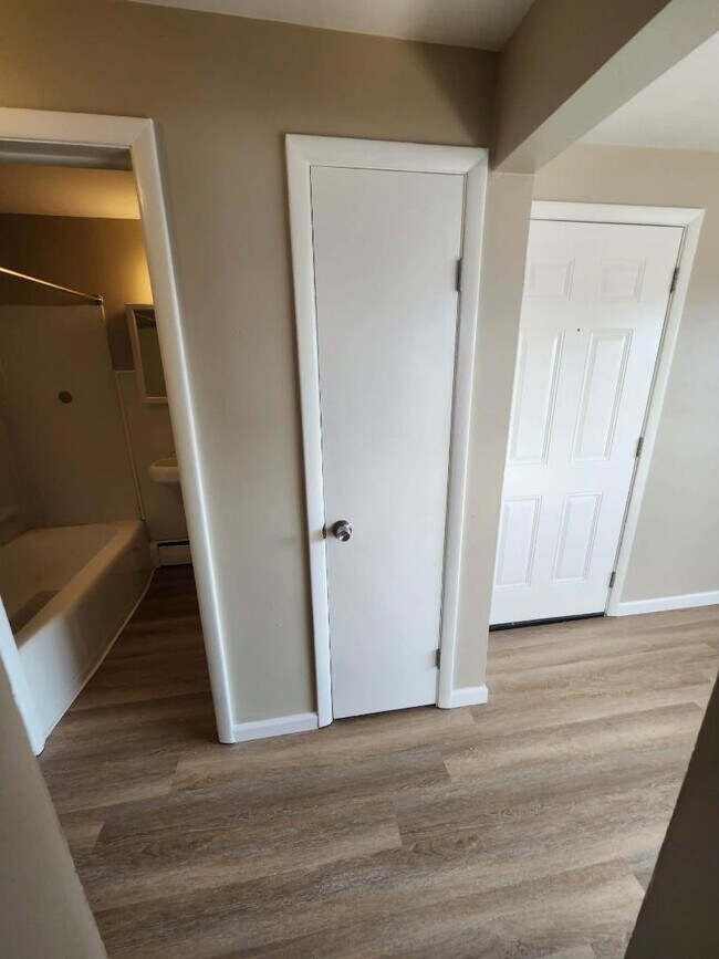 Building Photo - 1654 Abbott Rd