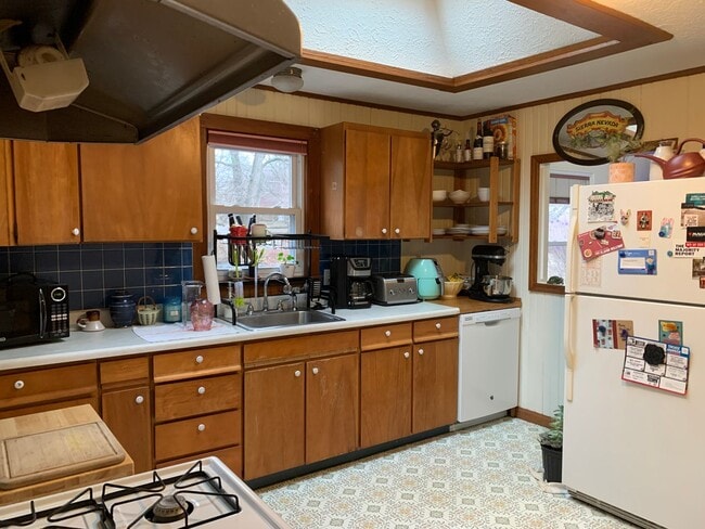 Building Photo - 3 bd/1.5 bath Charming Home just 4 blocks from IU Jacob's School of Music - Available August 2027!