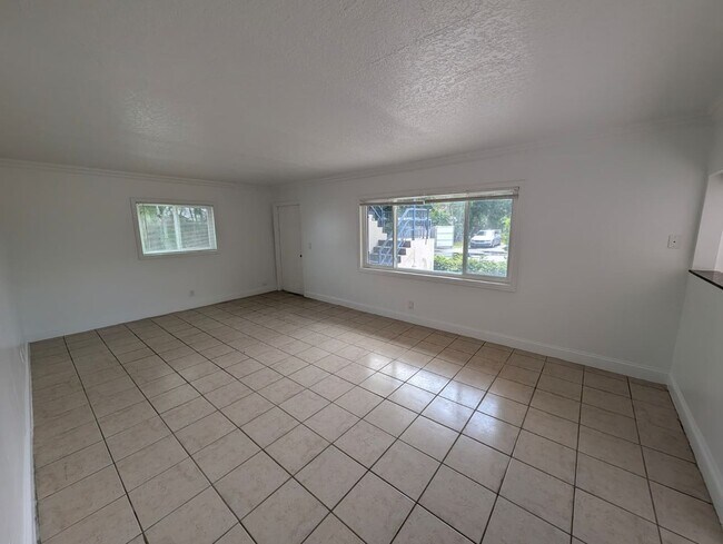 Building Photo - 817 Lighthouse Dr