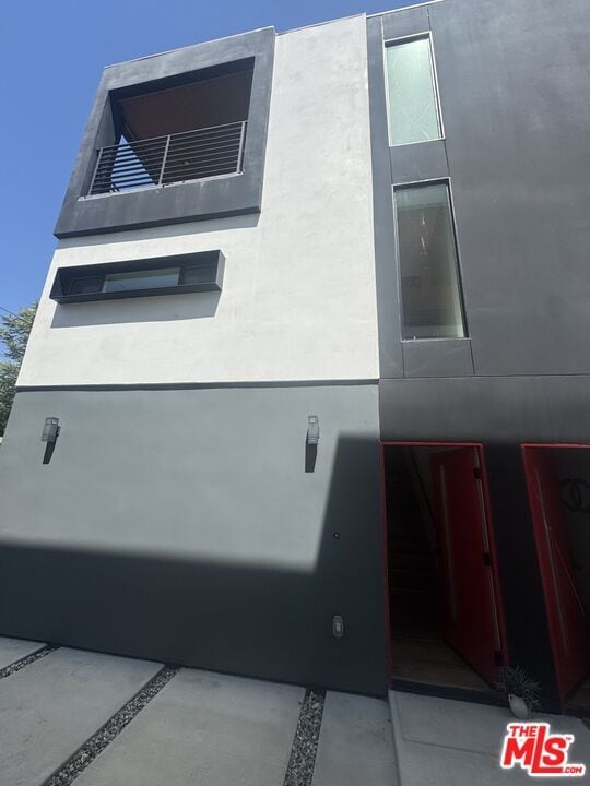 Building Photo - 5638 Woodman Ave