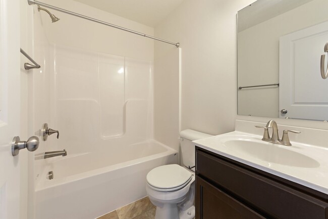 Building Photo - End Unit- 3 Bedroom Townhouse!