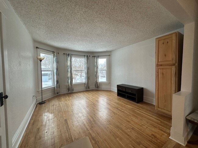 Building Photo - 1104 W Kiernan Ave