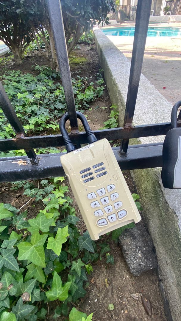 Building Photo - Beautiful Condo in Serene Montebello HOA – Pool, Spa, Prime Location