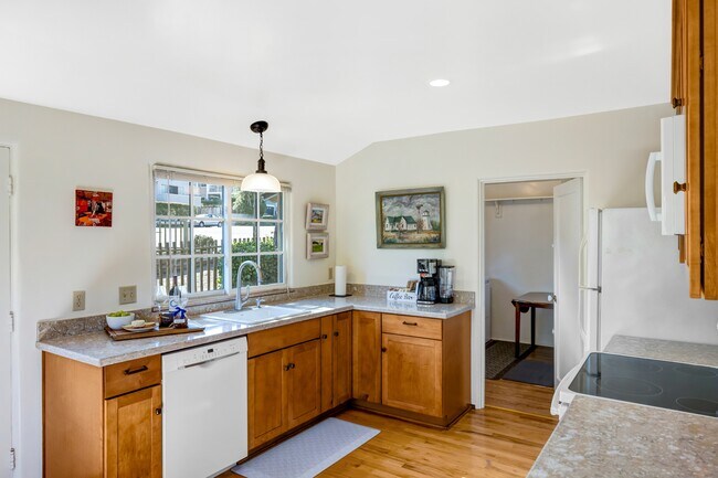 Building Photo - 969 Egan Ave