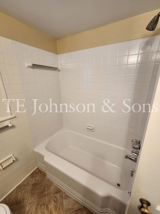 Building Photo - Charming Home with Character and Modern Co...