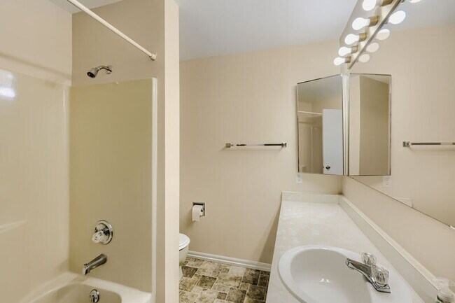 Building Photo - 1012 Moorings Dr
