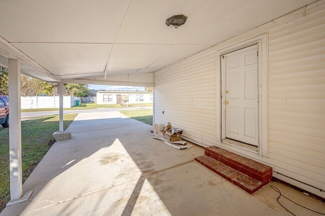 Building Photo - ADORABLE HOME FOR RENT