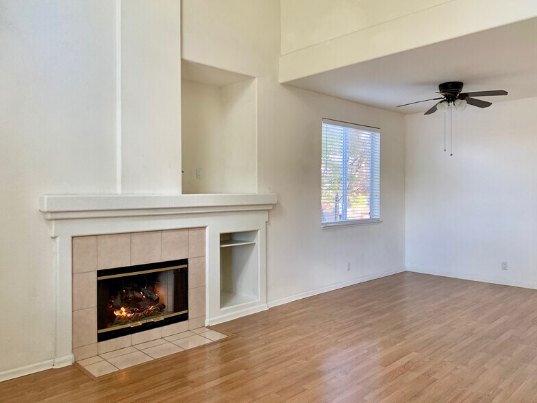 living room/dining room combo - 2306 Francisco Ave