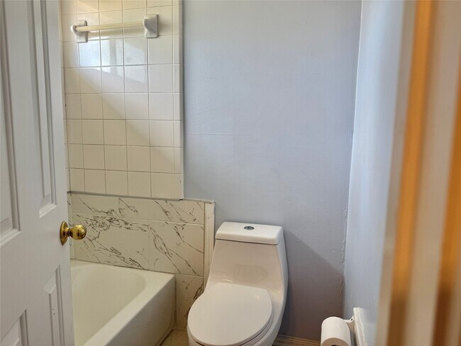 Building Photo - 14802 Bellflora Ct