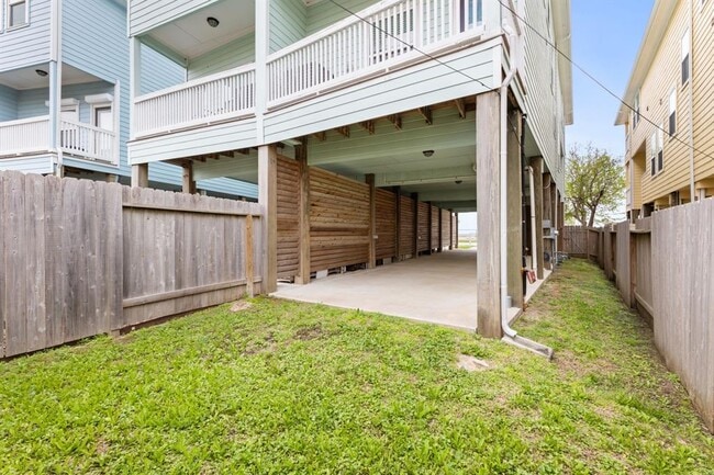 Building Photo - 709 N Bayshore Dr