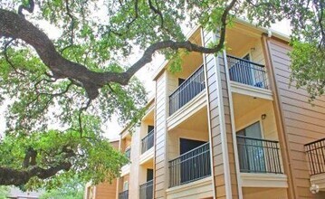 Building Photo - Burning Tree Apartments