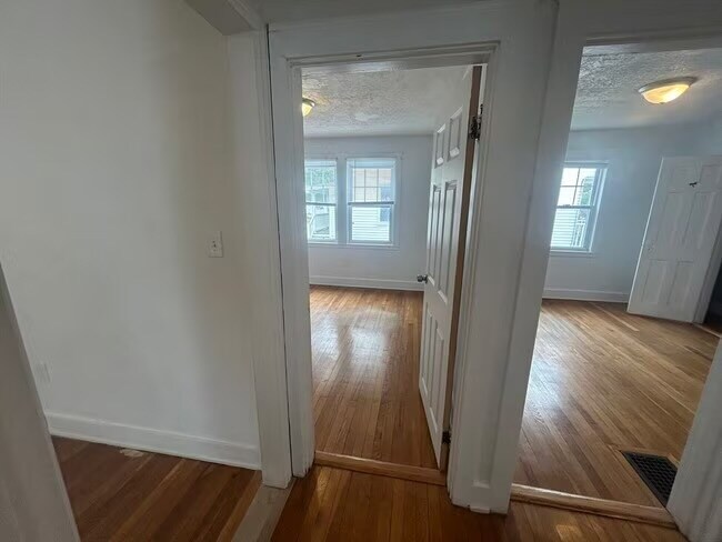 Building Photo - 46 Lawn Ave