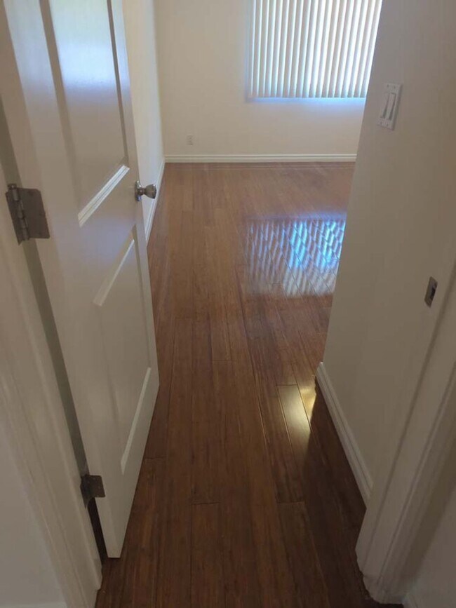 Building Photo - Gorgeous 3 bed 2.5 bath home with stunning Ocean Views and lots of natural light, in the highly s...