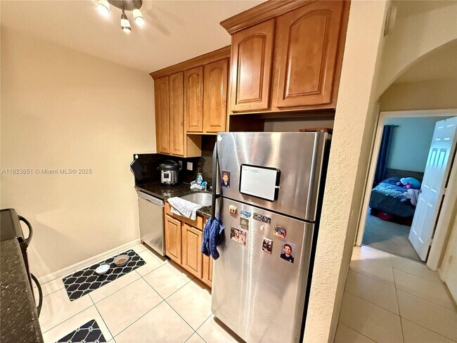 Building Photo - 2120 NE 42nd Ct