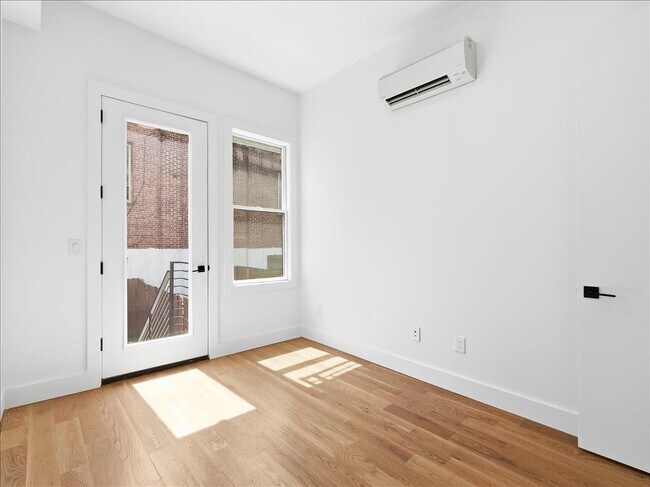 Building Photo - 250 Van Horne St