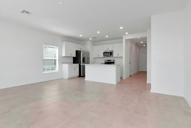 Building Photo - Brand-New 3BR/2.5BA Townhome in Lakewood Ranch — Internet, Trash & Lawn Care Included