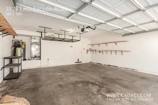 Building Photo - 3039 E Escuda Rd