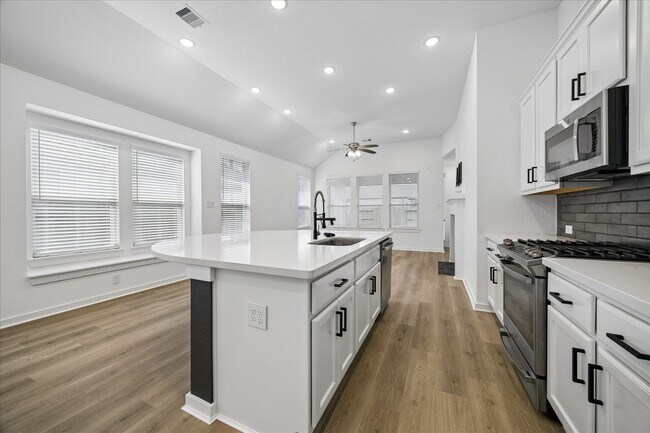 Building Photo - 15823 Bird of Paradise Dr