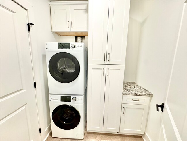 Building Photo - 2102 Mechanic St