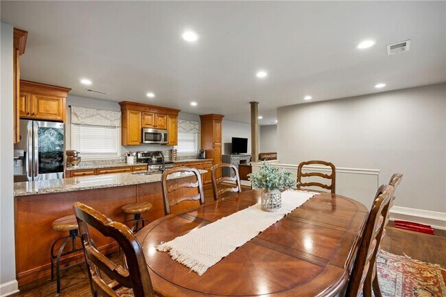 Building Photo - 2341 Elmwood Cir SE