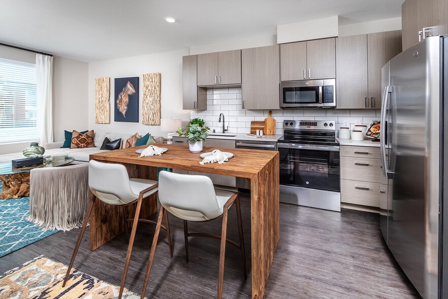 Primary Photo - Birchway Tropicana