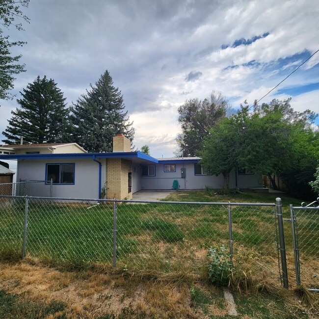 Building Photo - One Level Westside Ranch 4 bd, Single Garage