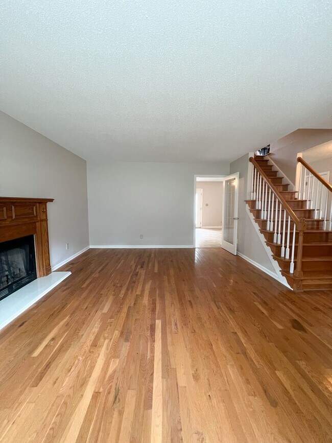 Building Photo - Gorgeous Single-Family Home! Large Deck, B...