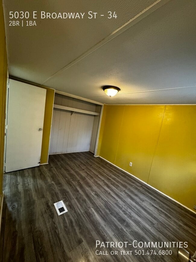 Building Photo - 5030 E Broadway St