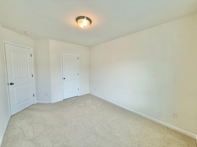 Building Photo - **$50 PRICE REDUCTION** Stunning 3BD, 2.5B...