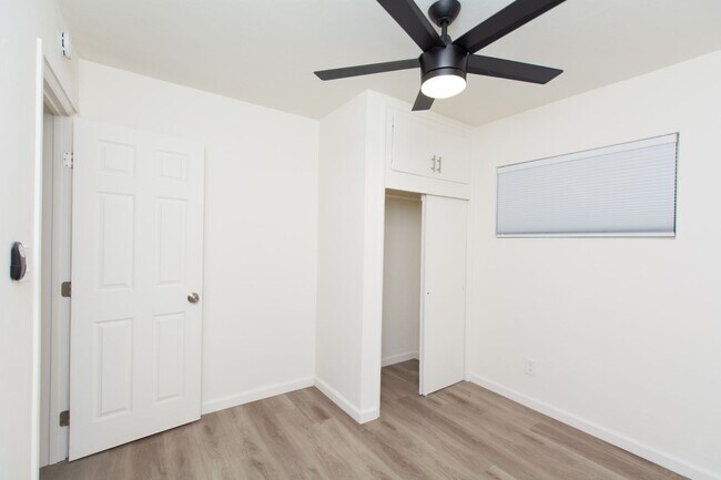 Building Photo - 4BR/2BA Home with Modern Updates/Private Y...
