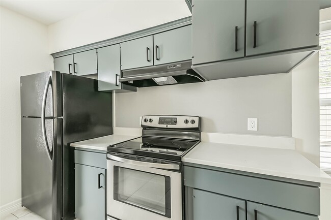 Building Photo - 5922 Fairdale Ln