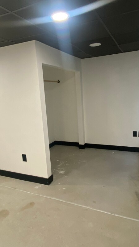 Building Photo - 930 W 133rd Cir