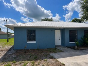 Building Photo - Spacious 2BR/1BA Unit Available !