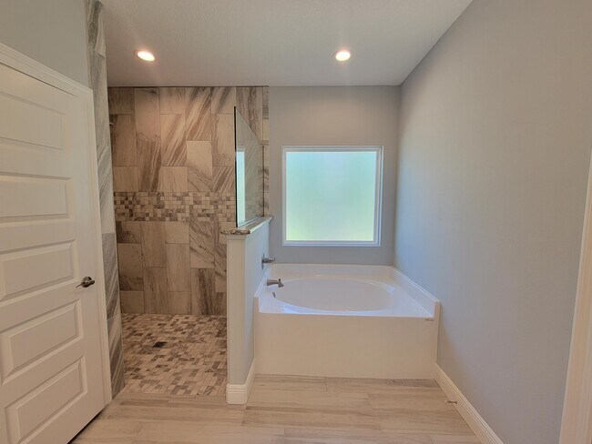 Building Photo - 1628 Ponderosa Dr