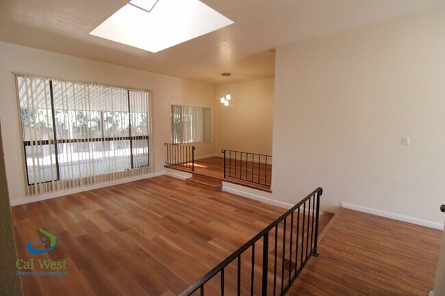 Building Photo - $4095 - 4 Bed/2 Bath 1933 sqft single stor...