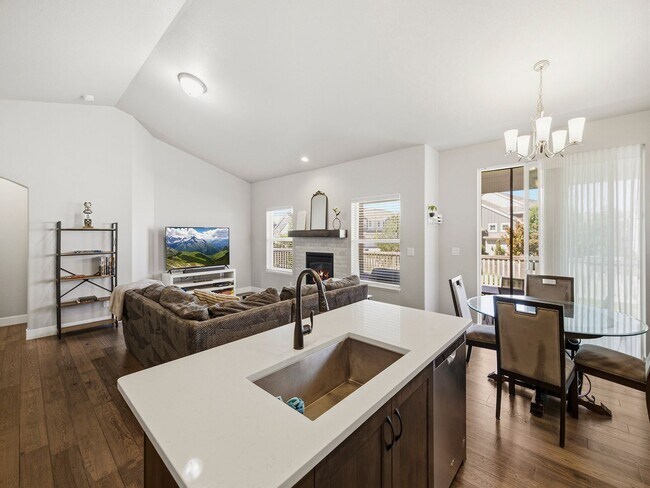 Building Photo - 5029 Long Dr