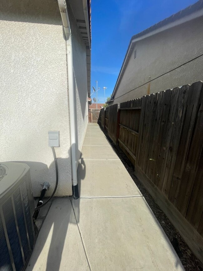 Building Photo - Available Now!! 3-Bedroom, 2-Bathroom Home...