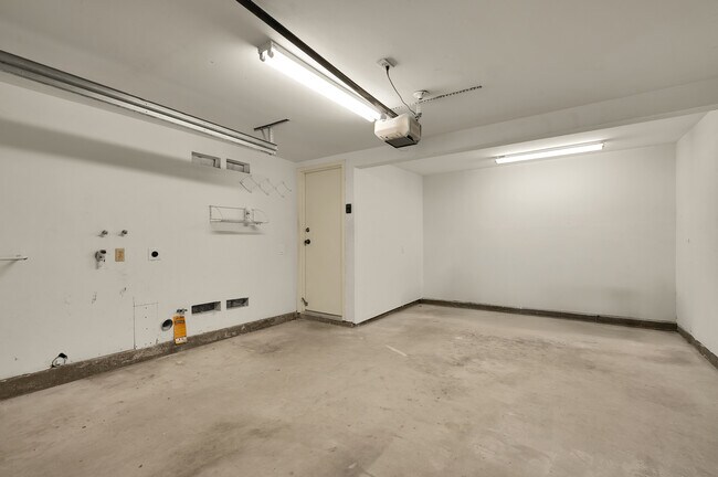 Building Photo - 2579 Caminito Muirfield