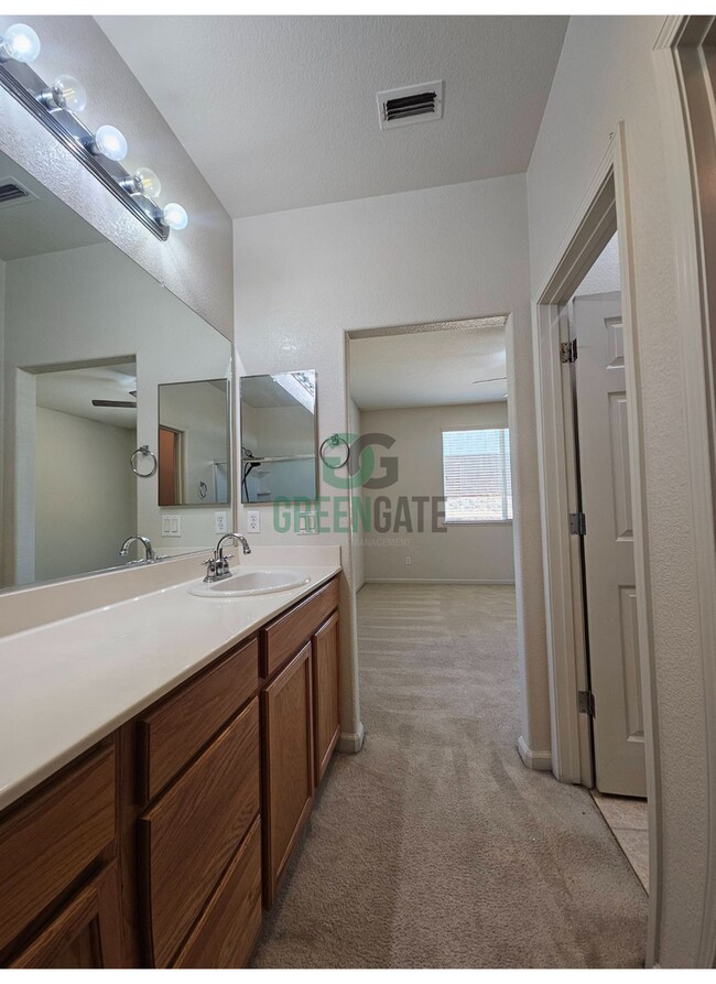 Building Photo - Lovely 1 Story Home in Riverpointe Communi...