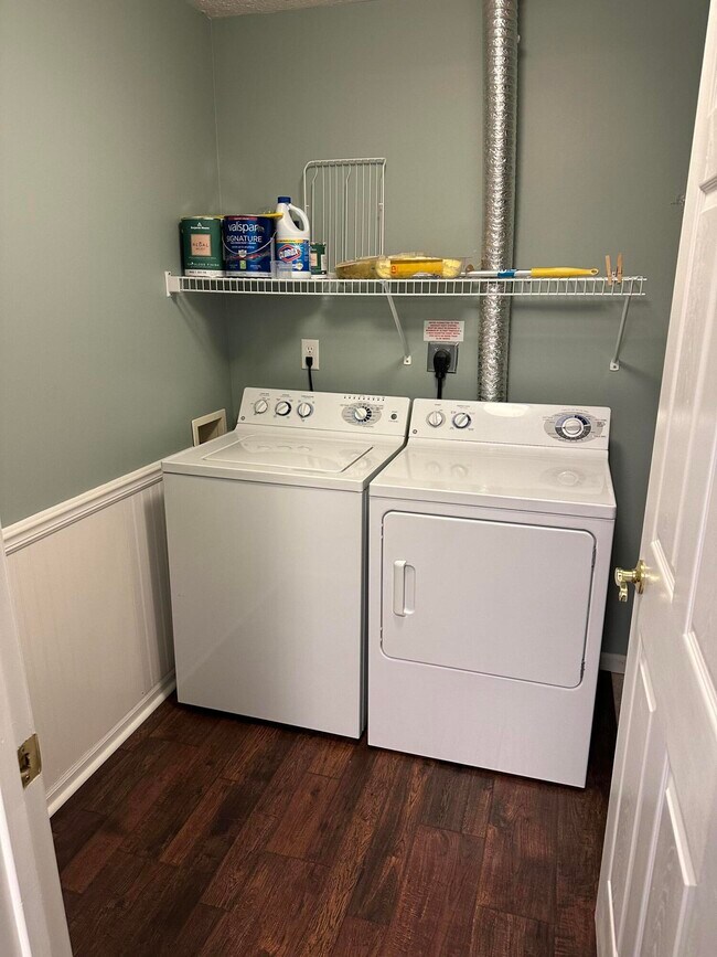 Building Photo - 600 Vincent Way