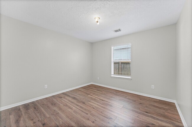 Building Photo - 21218 Rezanof Rd