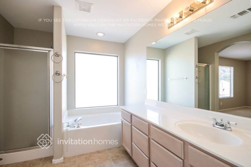 Building Photo - 364 S Bermuda Dr