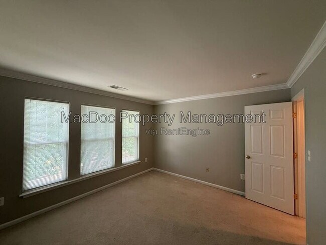 Building Photo - 1404 Graham Dr