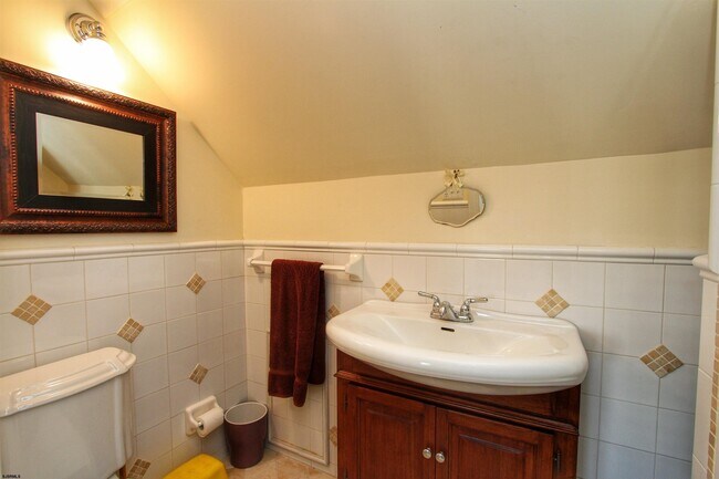 Building Photo - 2 S Dudley Ave