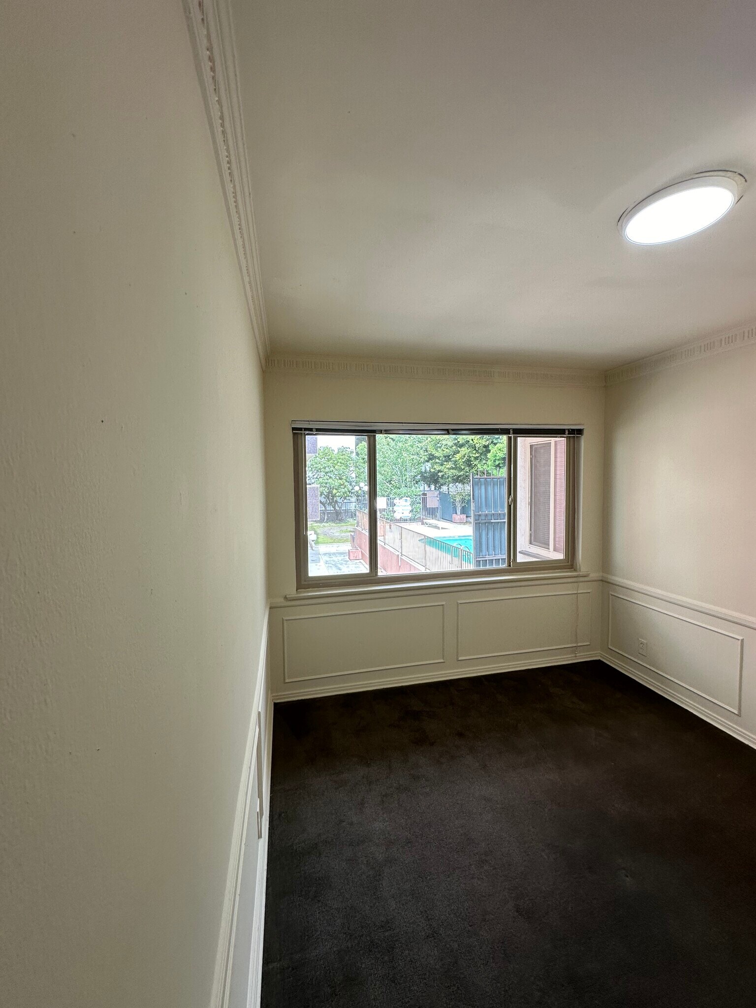 Building Photo - 548 Kelton Ave