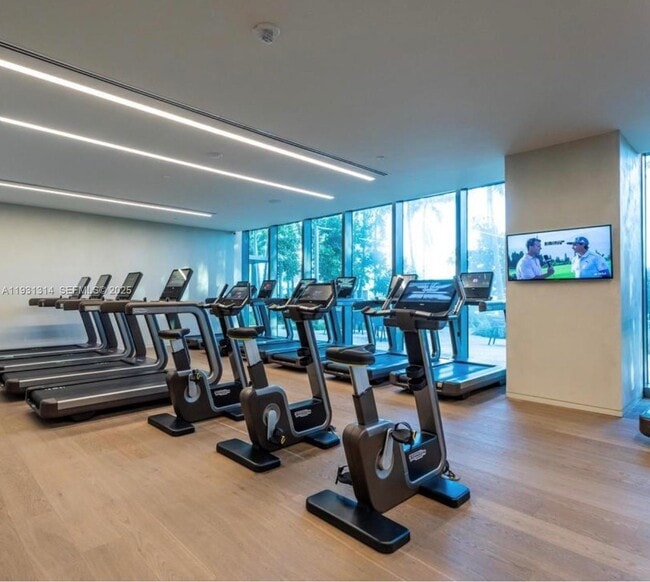 Building Photo - 650 NE 32nd St