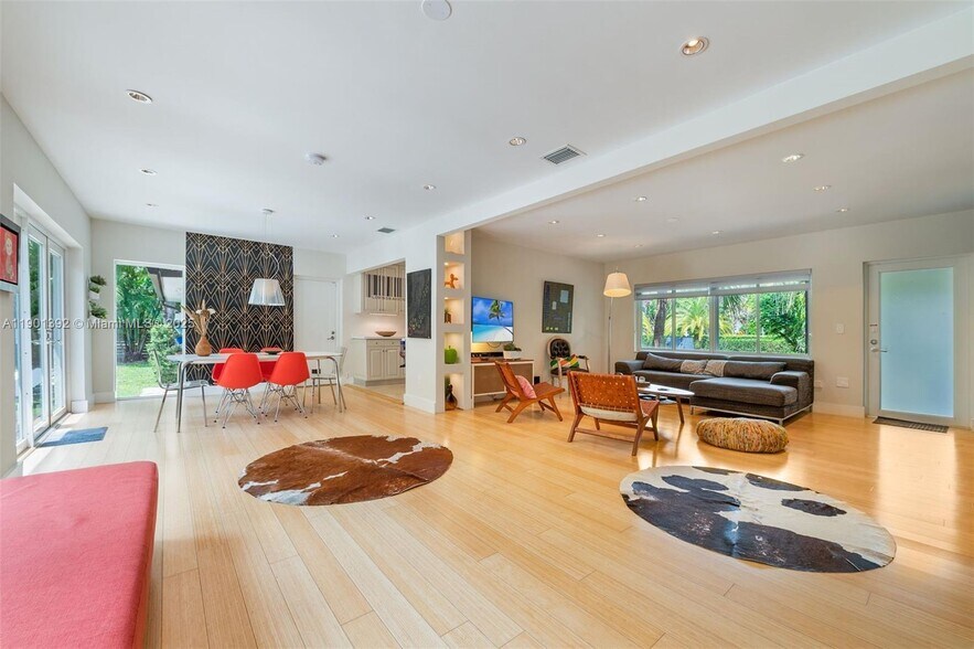 Building Photo - 5800 SW 50th Ter