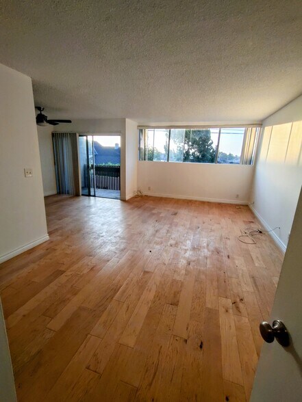 Building Photo - 5950 Canterbury Dr