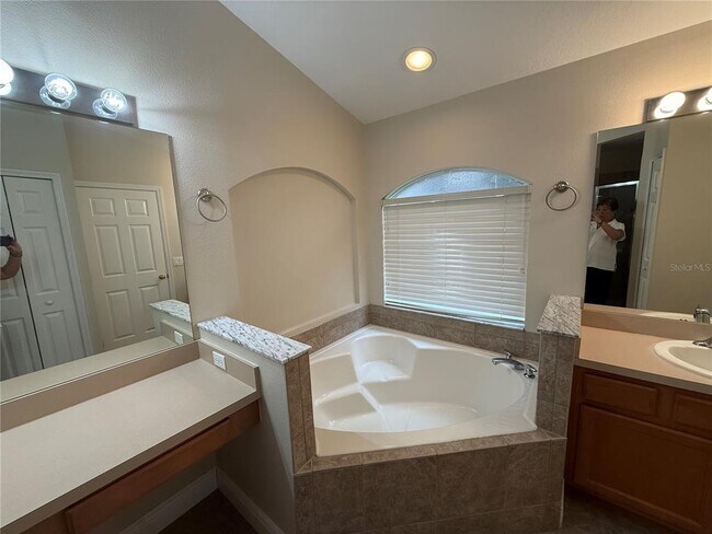 Building Photo - 5785 Lake Champlain Dr