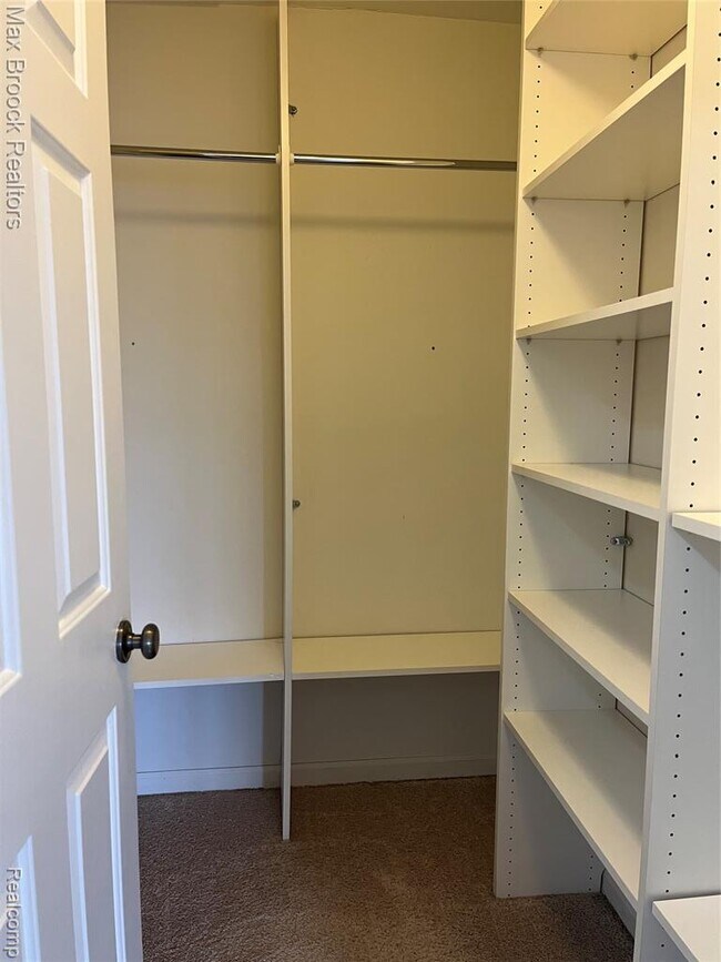 Building Photo - 3255 Camden Dr